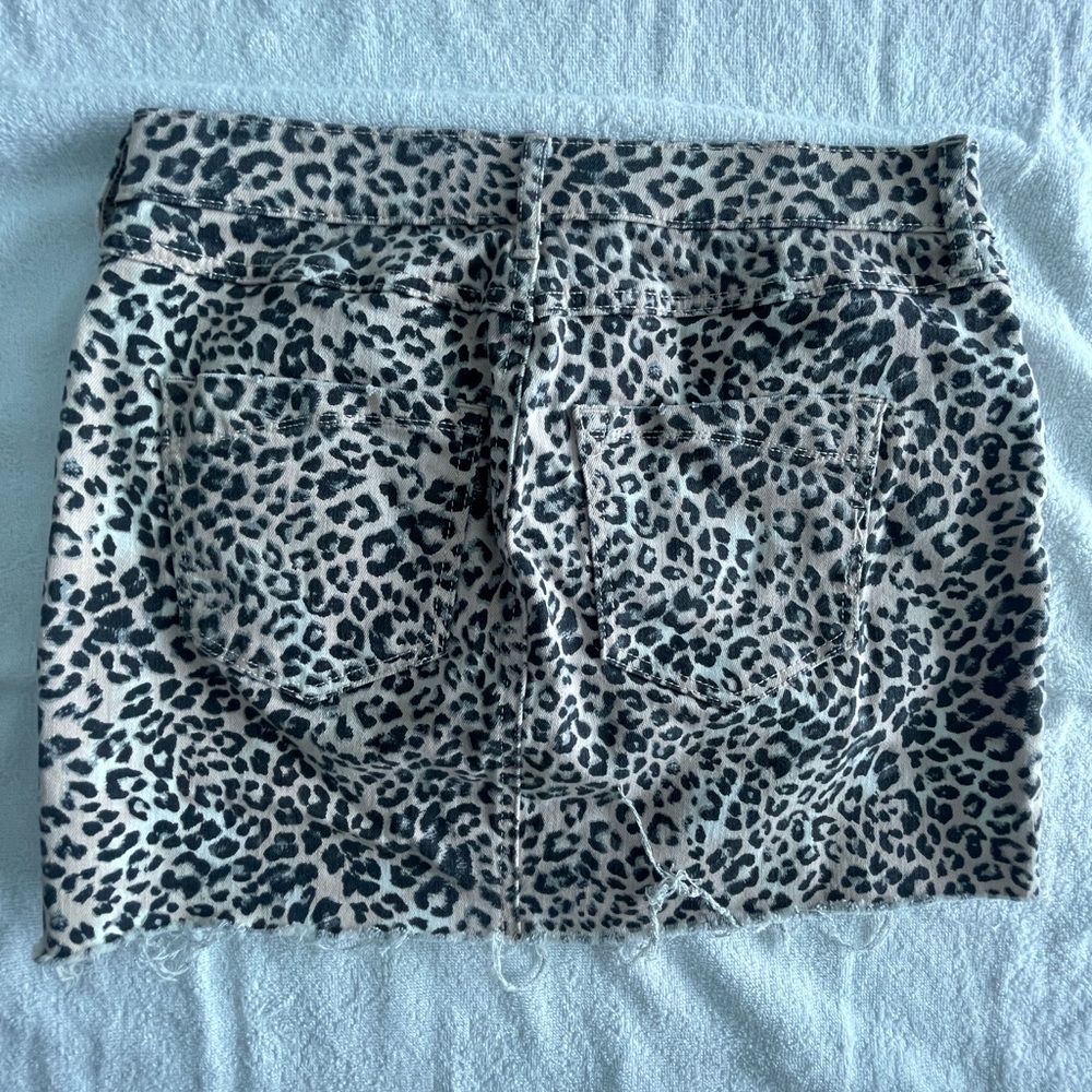 Express. Leopard Jean skirt. 
Straight mini mid rise. (Stretch)